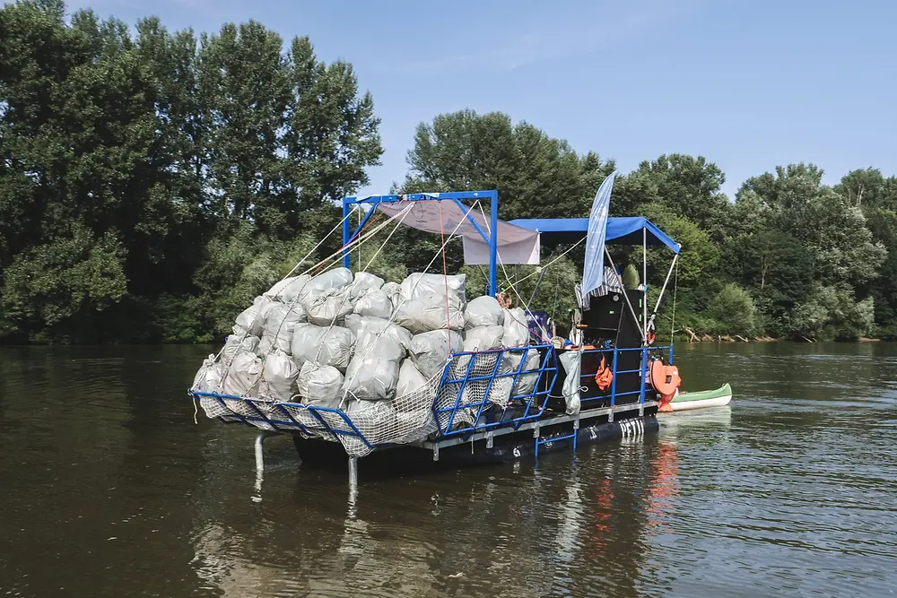 Több mint 8 tonna hulladék gyűlt össze a Tisza árteréből az idei 8. PET Kupán