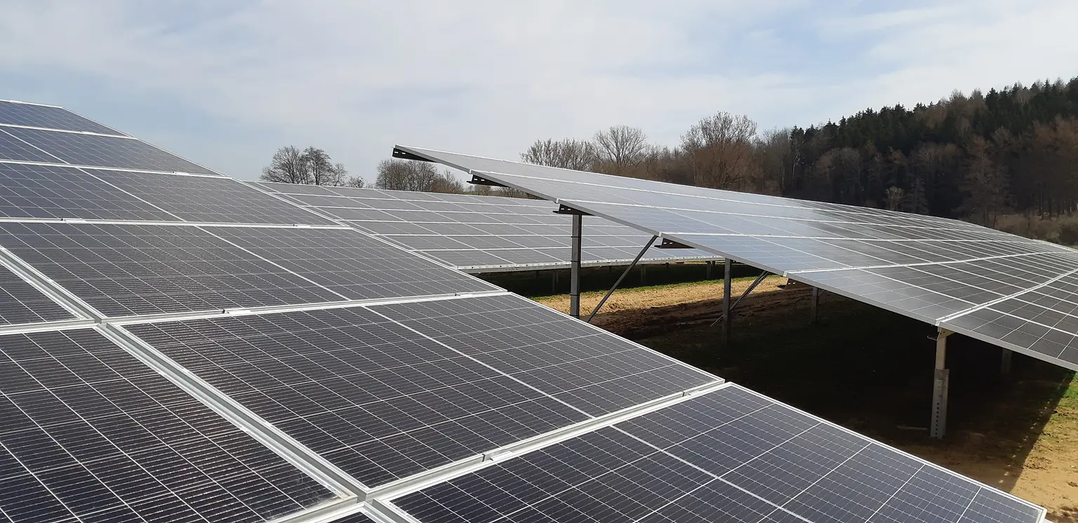 A close-up shot of the photovoltaic system in Wassertrüdingen.