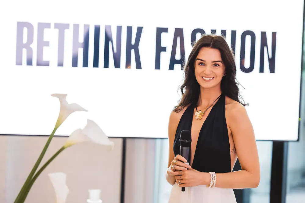 A Perwoll az elveszett bőröndökből egy igazi Fashion Showt-t hozott életre